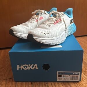 EUC Hoka Arahi 7